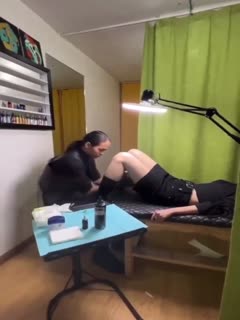 纹身到一半高潮了纹身师也挺无奈的海报剧照