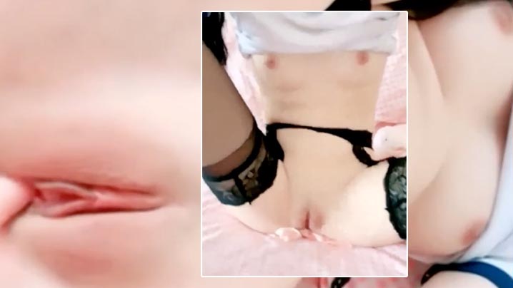 白虎妹子手指抽插萝莉白虎海报剧照