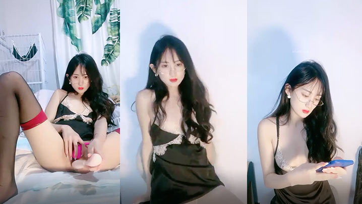 美到爆炸10级甜美小姐姐丝足美腿女神难得下海居然还喷水带上眼镜简直了像家庭教师系列女主海报剧照