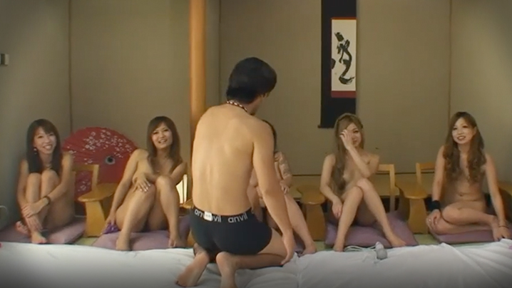 好喜欢这次的多人一起性爱私拍全程美女与男子的激情做爱海报剧照